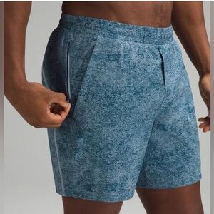 Lululemon Men's Pace Breaker Shorts Unlined 7" in White and Blue Speckle - XS